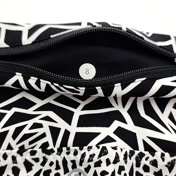 Lululemon Real Quick Tight Crops Miss Mosaic White Posey Black White Size 8 - Picture 11 of 14